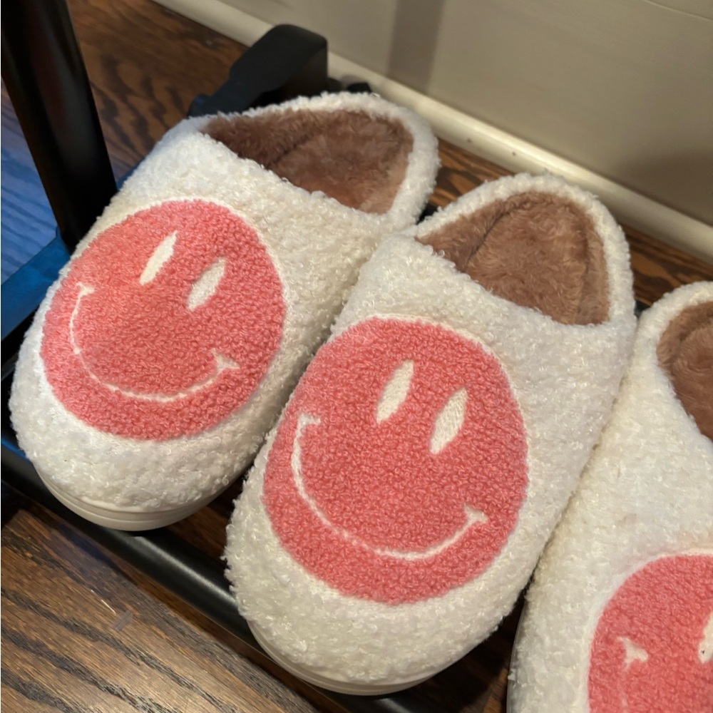 NWT Smiley Face Slippers